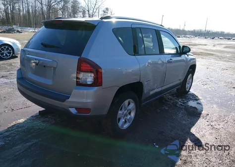 2015 Jeep Compass Sport z USA, uszkodzony, nr VIN 1C4NJCBA8FD156623